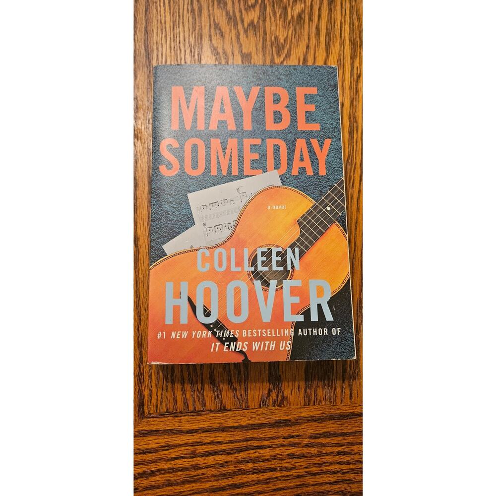 Colleen Hoover Maybe Someday paperback fiction  romance novel setting Y2k‎
